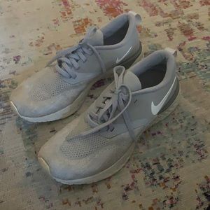 Nike runners size 7.5 but fit small like a 7.